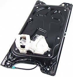 Macara usa fata cu motor Land Rover Discovery III