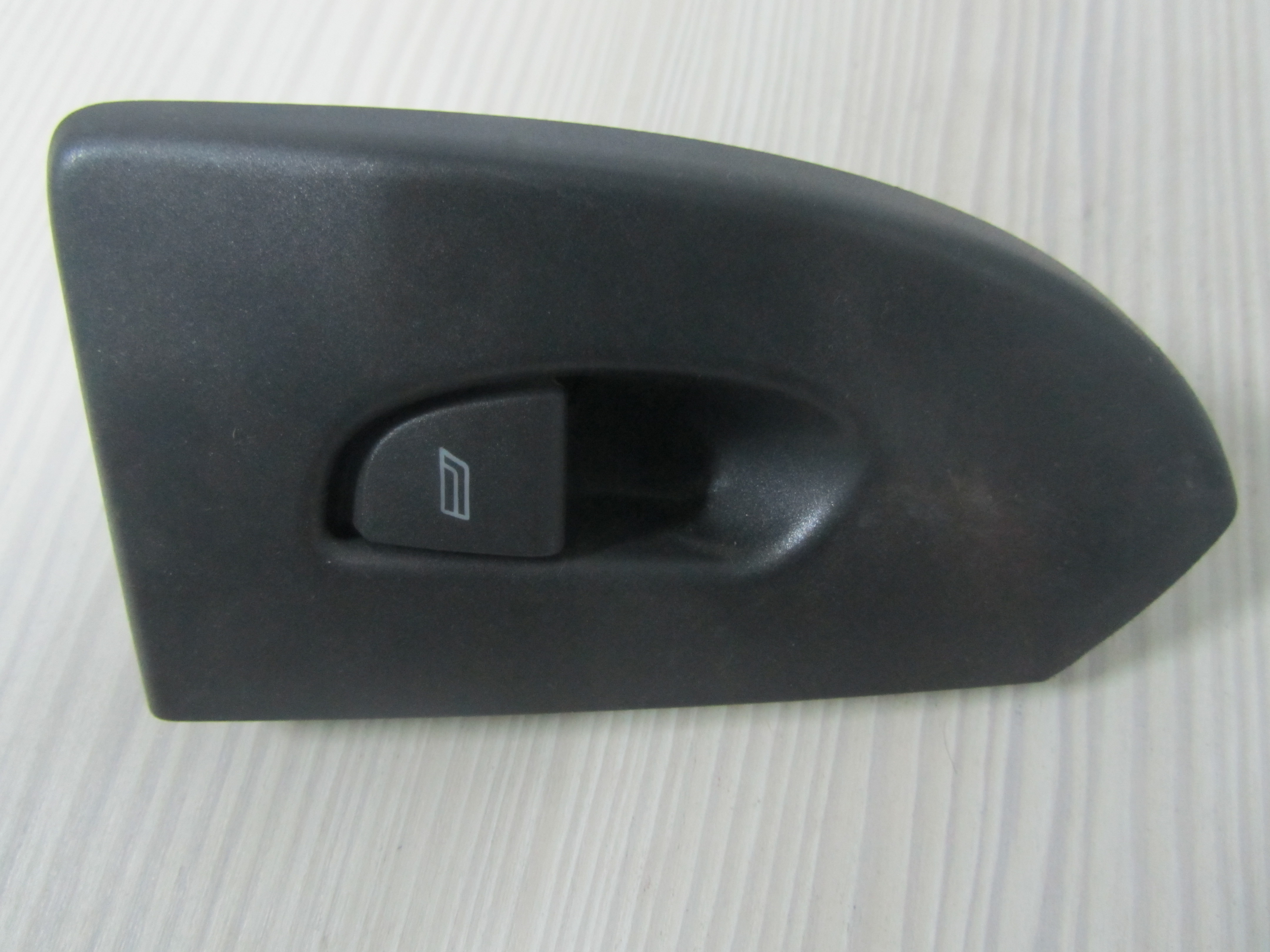 Buton deschidere pe usa dreapta Fiat Ducato III
